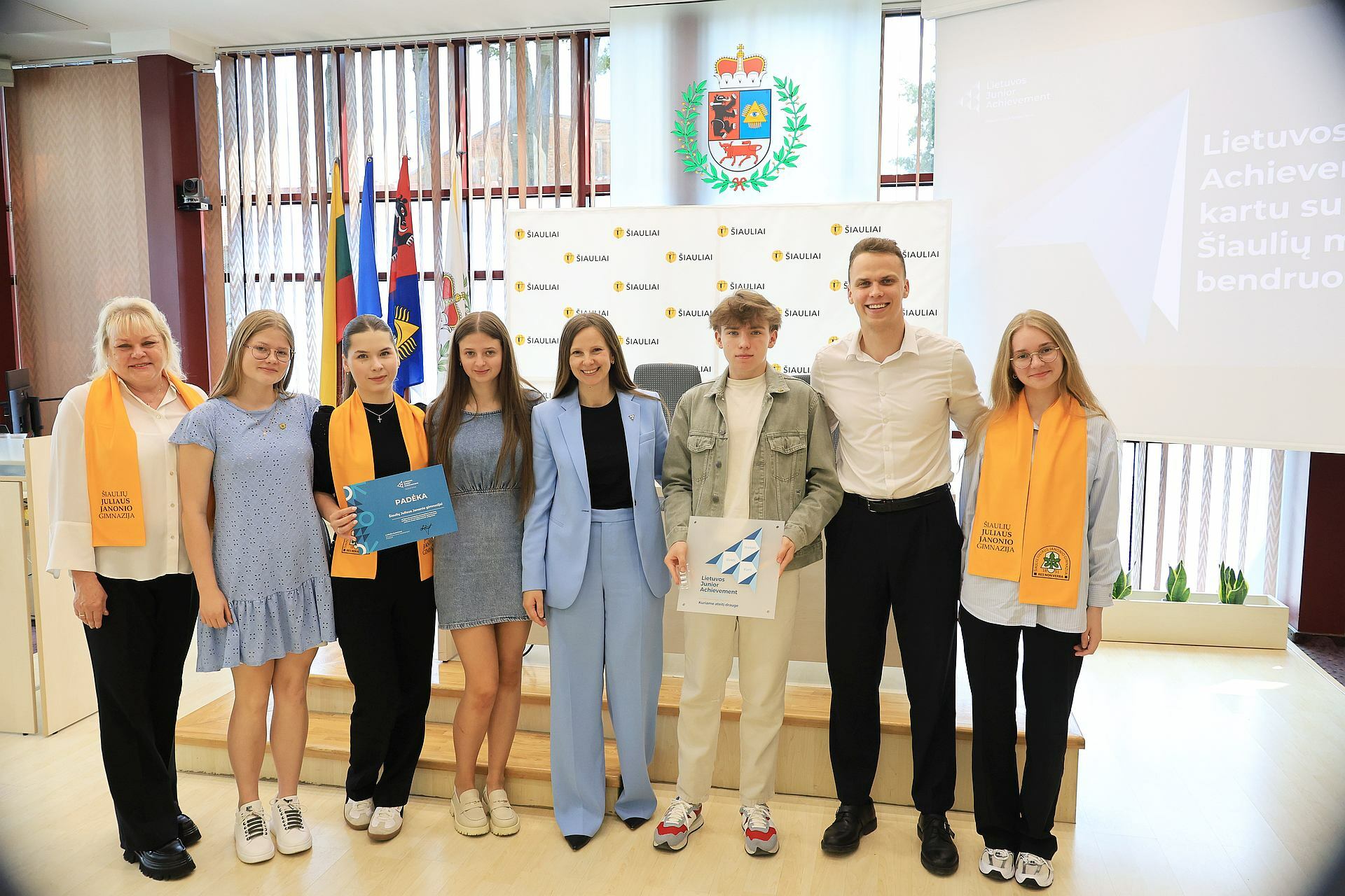 Šiauliuose mokslo metus užbaigė iškilmingas „Lietuvos Junior Achievement“ renginys