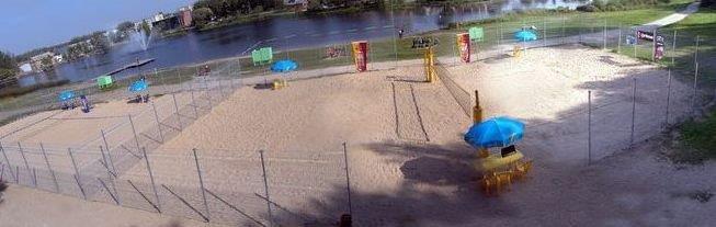 Волейбольные площадки Шяуляйского Центра спорта «Дубиса» возле водоёма «Прудялис»